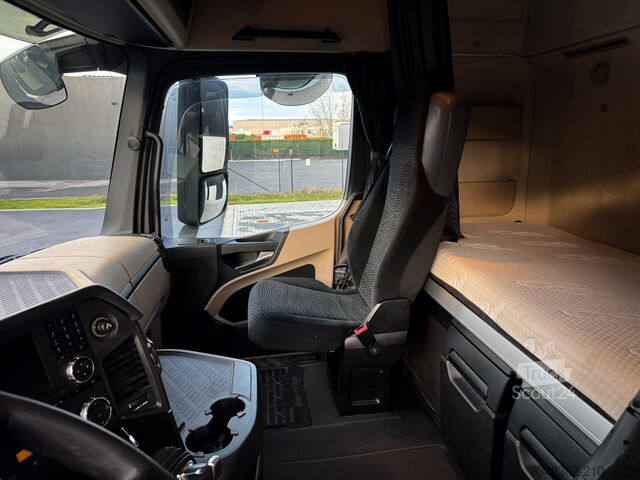 Tracteur standard / tracteur mega Mercedes-Benz Actros 1840