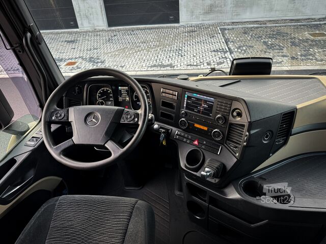 Tracteur standard / tracteur mega Mercedes-Benz Actros 1840