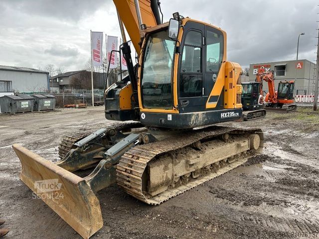 Excavatrice à chaînes HYUNDAI HX 235 LCR Kettenbagger 87.500 EUR / AC