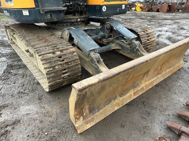 Excavatrice à chaînes HYUNDAI HX 235 LCR Kettenbagger 87.500 EUR / AC