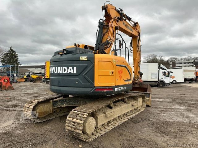 Excavatrice à chaînes HYUNDAI HX 235 LCR Kettenbagger 87.500 EUR / AC