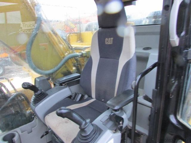 Excavatrice à chaînes CATERPILLAR 320 FL Kettenbagger 65.000 EUR