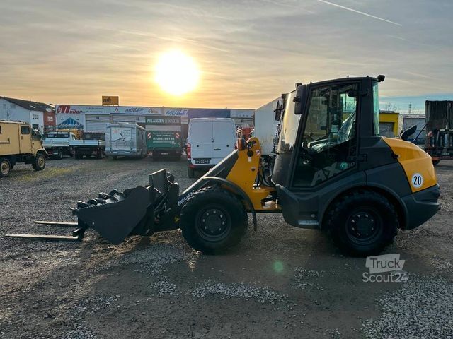 Încărcător pe roți MECALAC AX 700