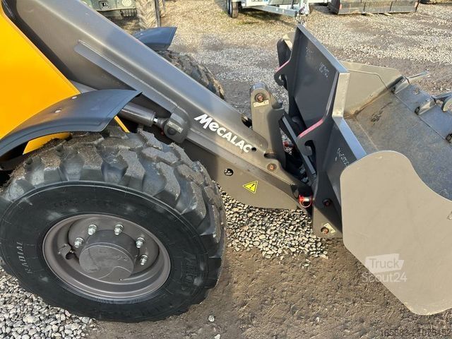 Încărcător pe roți MECALAC AX 700