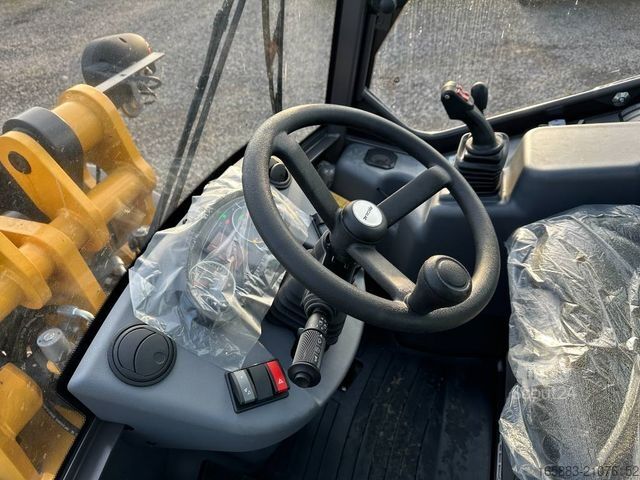 Încărcător pe roți MECALAC AX 700