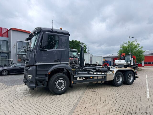 شاحنة قلّابة بذراع تحميل متحرك MERCEDES-BENZ Arocs 2848 6x4 Abrollkipper Meiler RS21.65
