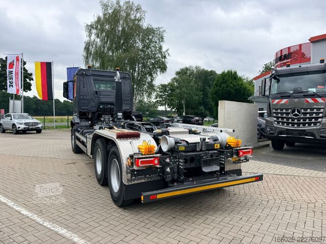 شاحنة قلّابة بذراع تحميل متحرك MERCEDES-BENZ Arocs 2848 6x4 Abrollkipper Meiler RS21.65