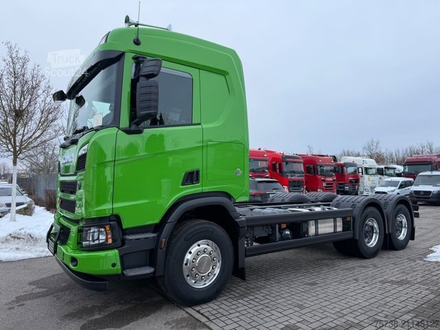 Kamyon şasisi SCANIA R 590 B6x4HB Fahrgestell/!NEU!/Retarder/VOLLLUFT