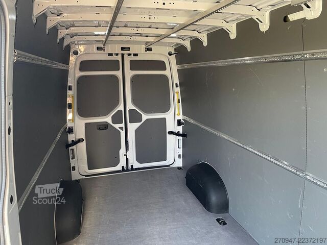 Kastenwagen hoch VOLKSWAGEN Crafter Kasten 35 L4H3 NAV RFK äden