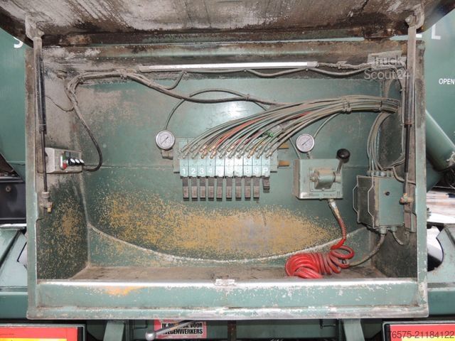 Semi-remorque  51 m³ Lambrecht Silo Futter/Feed