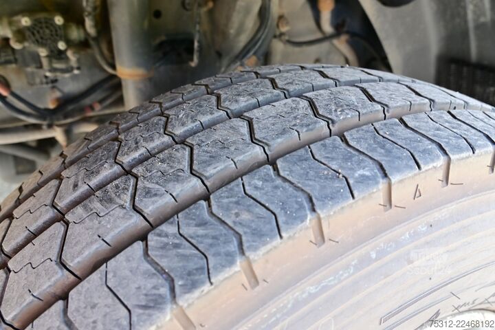 Kamion sa ravnom platformom i ceradom Renault D12.240  E6 LBW Bett Telma Blatt Luft Scheckheft