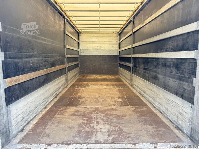 Véhicule utilitaire Mercedes-Benz Atego  1527 großes Haus 1Liege StHz Curtainsider