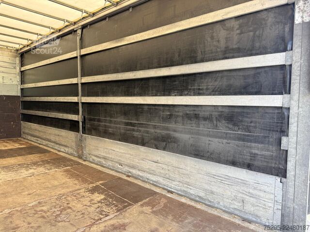 Véhicule utilitaire Mercedes-Benz Atego  1527 großes Haus 1Liege StHz Curtainsider