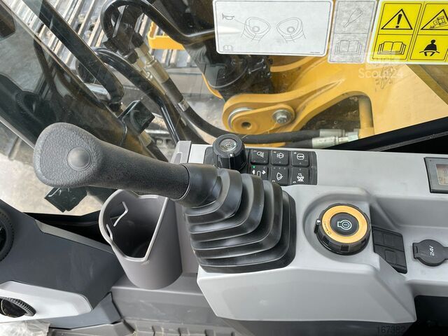 Lánctalpas kotrógép Caterpillar 323D3