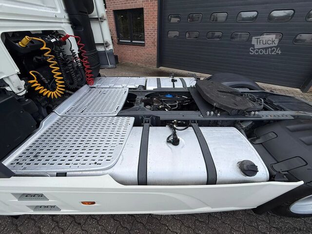 Standard-SZM DAF XF 460 SSC Super Space Retarder 2X tank