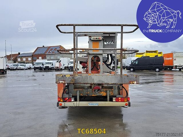 Châssis avec cabine Volvo FLC