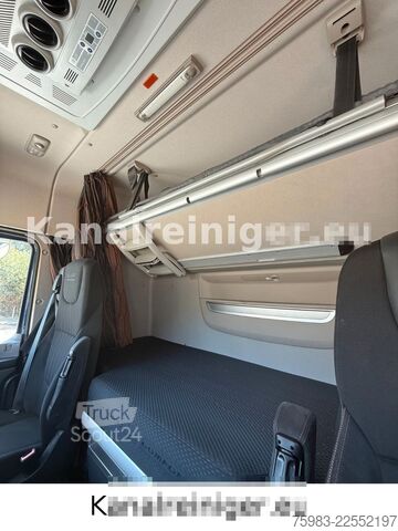 Saugwagen DAF XF530 FT 4x2 mit Kroll, ADR Saug- /Druckanhänger