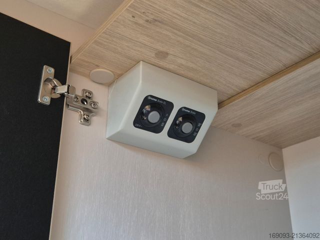 Pusiau integruotas kemperis CHAUSSON 640 Titanium Line *MJ26*Arctic*SAT+TV*165PS*Auto