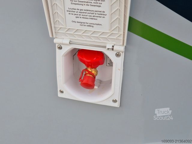 Pusiau integruotas kemperis CHAUSSON 640 Titanium Line *MJ26*Arctic*SAT+TV*165PS*Auto