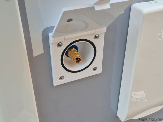 Pusiau integruotas kemperis CHAUSSON 640 Titanium Line *MJ26*Arctic*SAT+TV*165PS*Auto