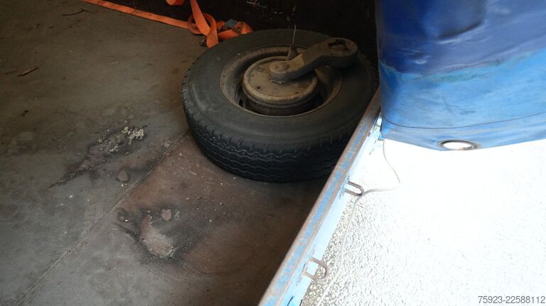 ¡Remolque Taurpalin EQUIPE con eje roto! EQUIPE Taurpalin trailer broken axle!