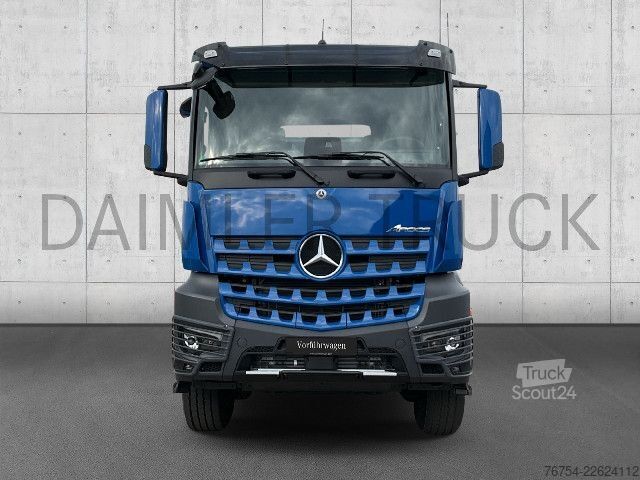 Kolmisivuinen kippiauto Mercedes-Benz Arocs 3253 K 8x4/4 Meiller TRIGENIUS Bordmatik