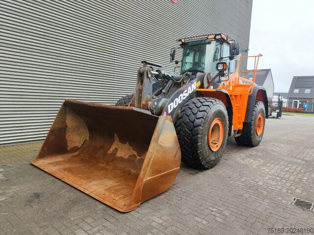 Nakladalec na kolesih Doosan DL 420-5K