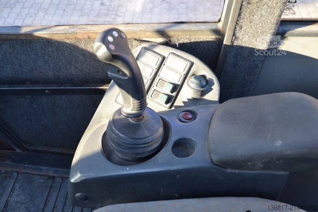 Chariot élévateur frontal LINDE H140D/02