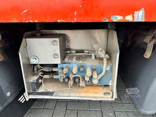 Semi-dieplader LAG O-3-42 3 ASSER SEMIE HYDRAULISCH GESTUURD 2 ASSEN