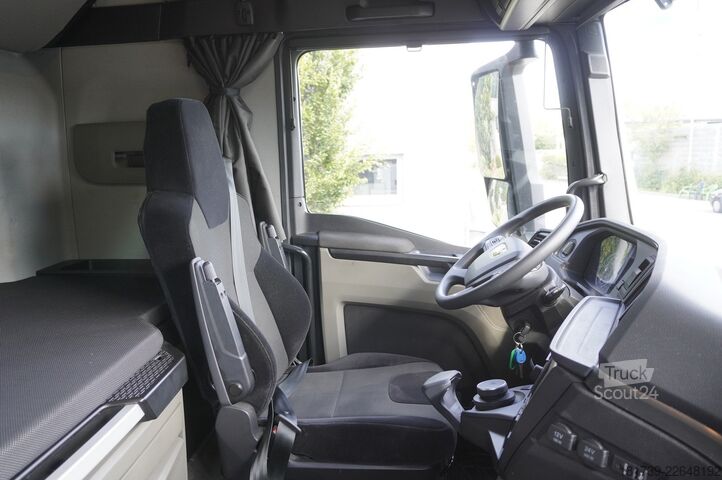 Sada plošiny s jeřábem MAN TGX 26.470 6x2-4 / 30 tho. km!!! / Atlas