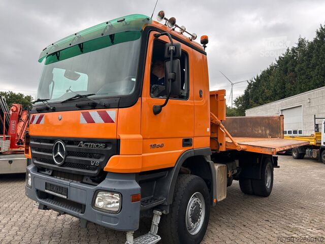 Camión volquete trilateral MERCEDES-BENZ 1850 V8 Actros 3Skipper + Bordmatik ALLRAD