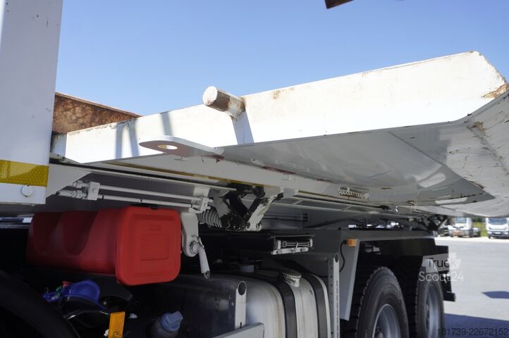 Oboustranný sklápěč Mercedes-Benz Arocs 3236 8x4 / HDS Fassi F155A.0.22