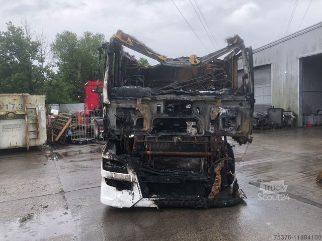 Véhicule tracteur volume MAN TGX 18.500 Brandschaden