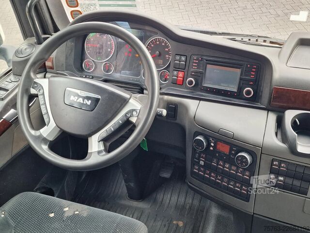Veetransport MAN TGX 26.480 6x2*4 - Menke 3 deck livestock 50.40...