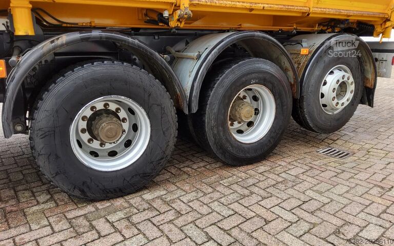 Camion-benne avec grue Renault C430 P8x4*4 TRIDEM + HMF KRAAN 1820K3 - REMOTE ...