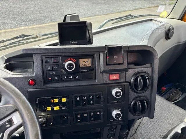 Camion-benne avec grue Renault C430 P8x4*4 TRIDEM + HMF KRAAN 1820K3 - REMOTE ...