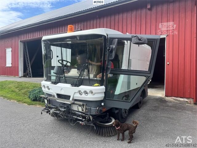 Gatvių valymo mašina Ravo 540 Sweeper.