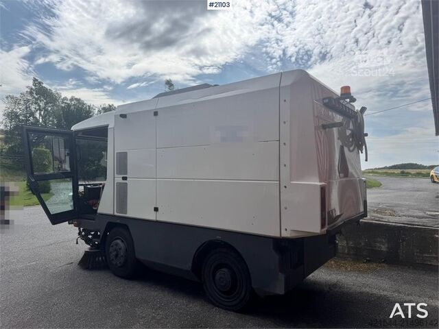 Gatvių valymo mašina Ravo 540 Sweeper.