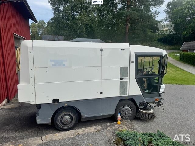 Gatvių valymo mašina Ravo 540 Sweeper.