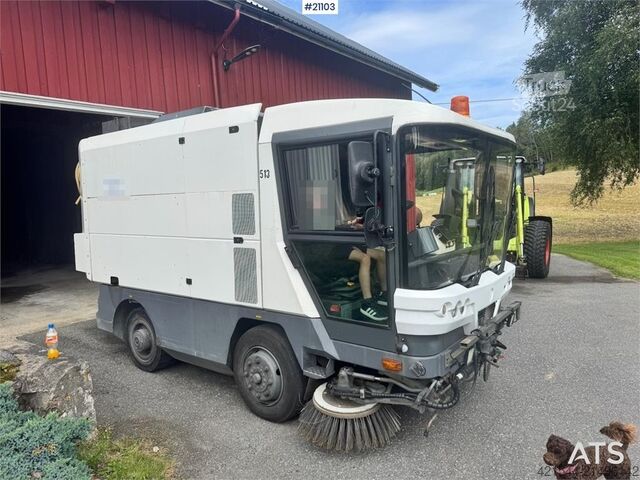 Gatvių valymo mašina Ravo 540 Sweeper.