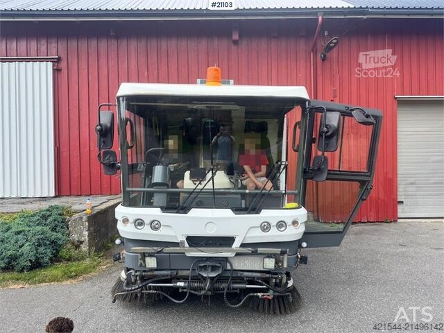 Gatvių valymo mašina Ravo 540 Sweeper.