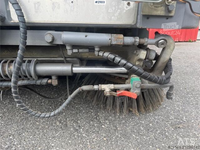 Gatvių valymo mašina Ravo 540 Sweeper.