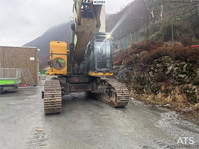 Long reach excavator CAT 340 UHD Hybrid