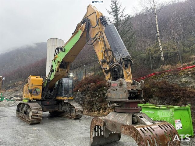 Long reach excavator CAT 340 UHD Hybrid