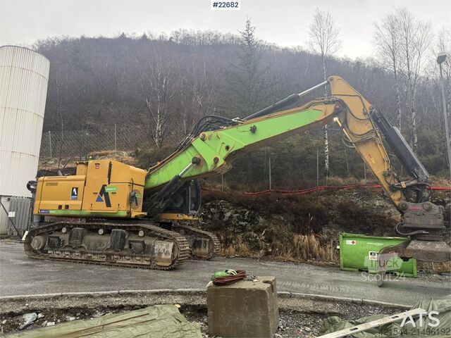 Long reach excavator CAT 340 UHD Hybrid