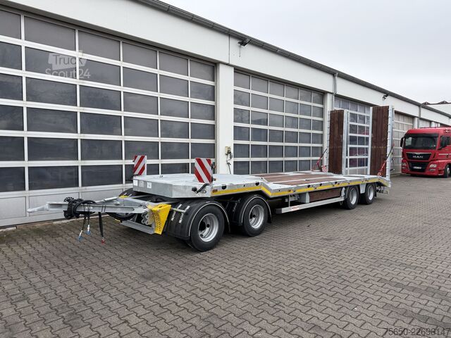 Dieplader oplegger Möslein T 4 VB H2  neuer 4 Achs Tieflader hydraulischen Rampen