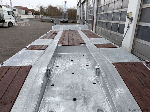 Dieplader oplegger Möslein T 4 VB H2  neuer 4 Achs Tieflader hydraulischen Rampen