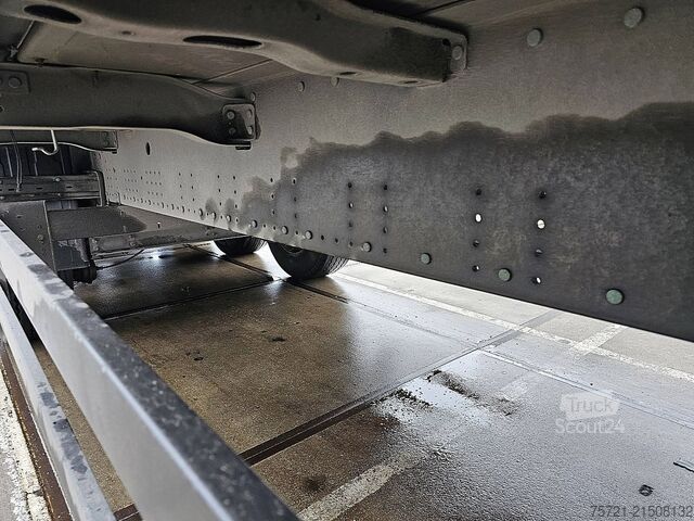 Sliding tarpaulins SCHMITZ SCB S3T TAILLIFT LBW KLEP