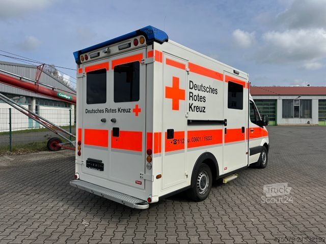 Feuerwehrfahrzeug MERCEDES-BENZ Sprinter 316 / RTW WAS Trage Liege