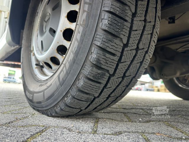 Feuerwehrfahrzeug MERCEDES-BENZ Sprinter 316 / RTW WAS Trage Liege